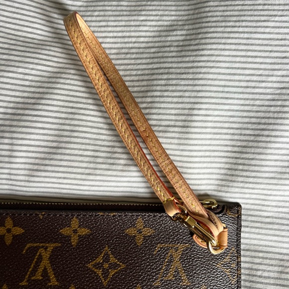 Louis Vuitton Monogram Neverfull
Pouch, NEW, 100% authentic, beige Interior - Picture 5 of 14